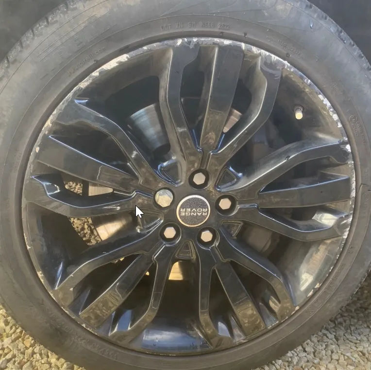 Range Rover Sport alloy before refurbishment
