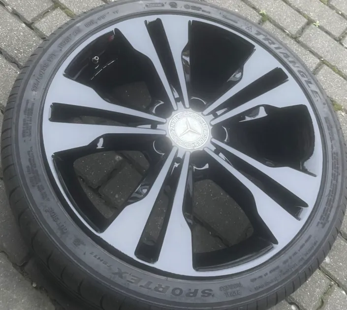 Mercedes multi-spoke alloy wheel after diamond cut refurbishment — polished face with gloss black valleys